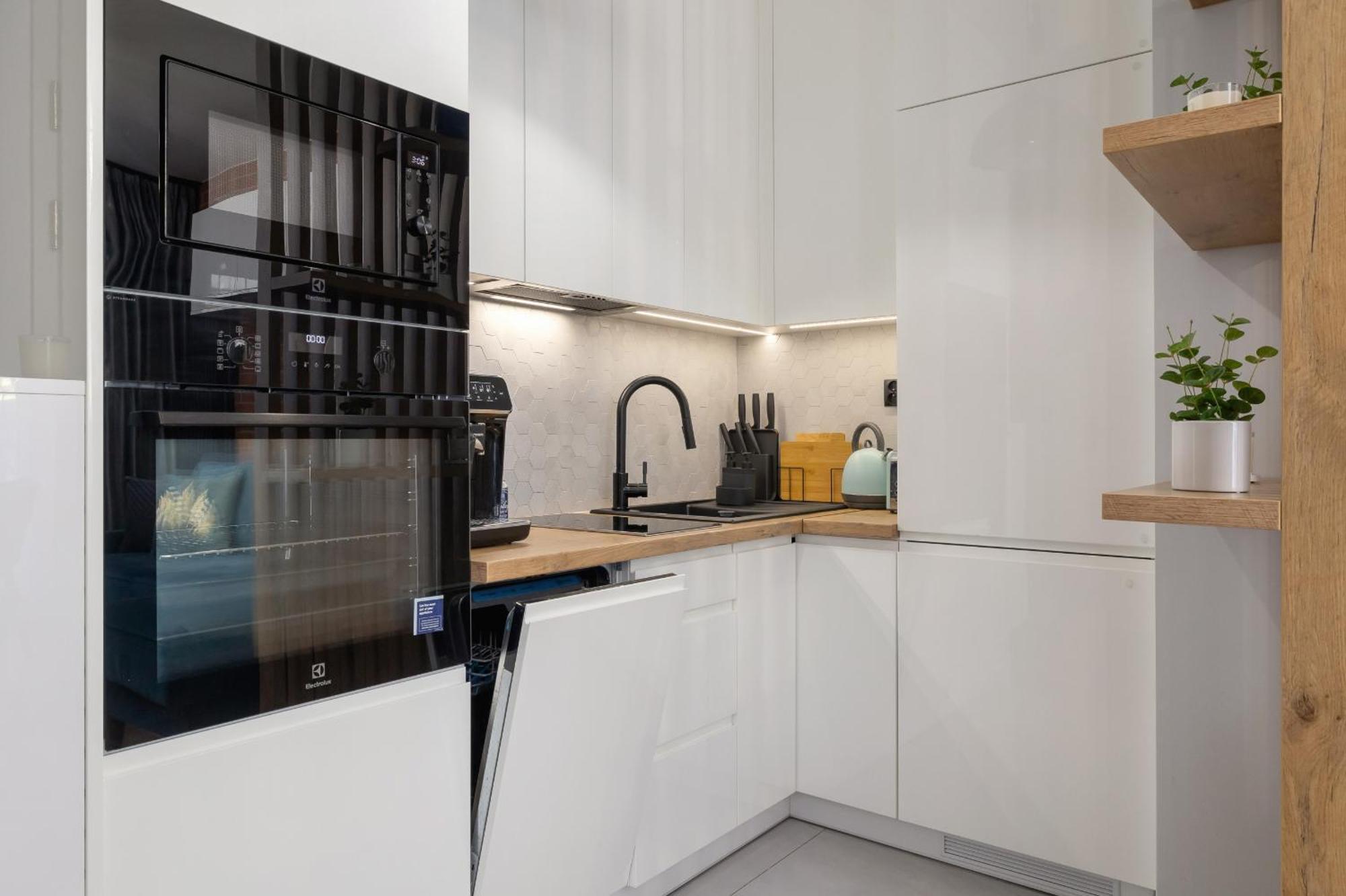 Apartment Lux With Parking & Ac Just 1,5 Km From Main Square By Renters Prestige *